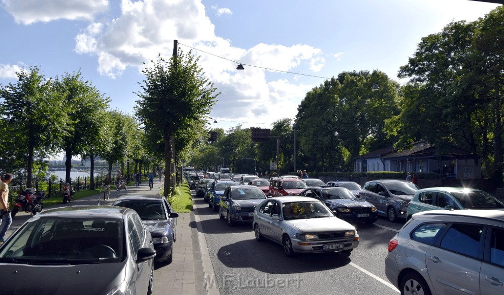 Koelner Seilbahn Gondel blieb haengen Koeln Linksrheinisch P374.JPG - Miklos Laubert